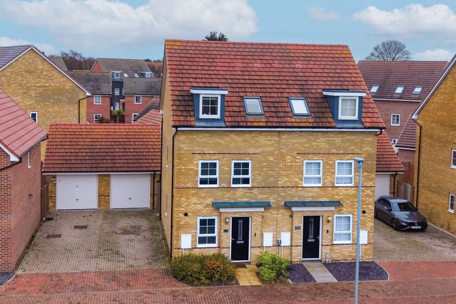 3 bed property, in Eagle Close, £318,000
