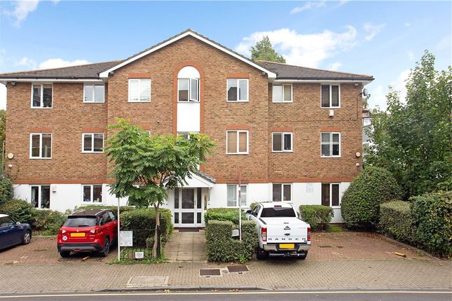 1 bed property, in Winders Road, £260,000