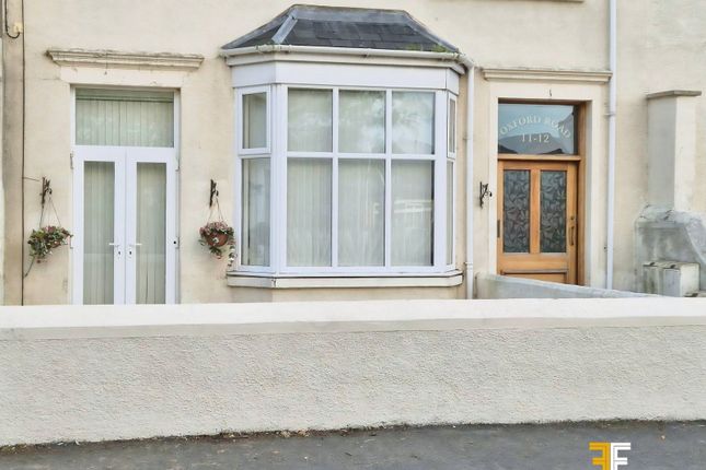 2 bed property, in Oxford Road, £160,000
