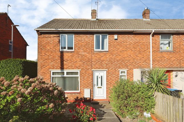2 bed property, in Maple Avenue, £32,000