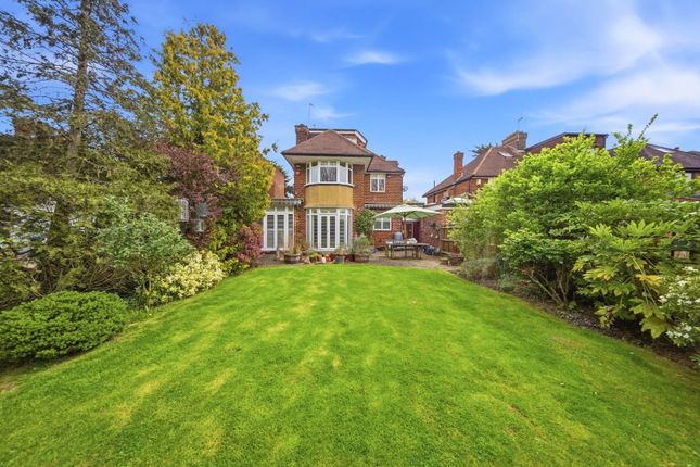 4 bed property, in Salmon Street NW9, £830,000