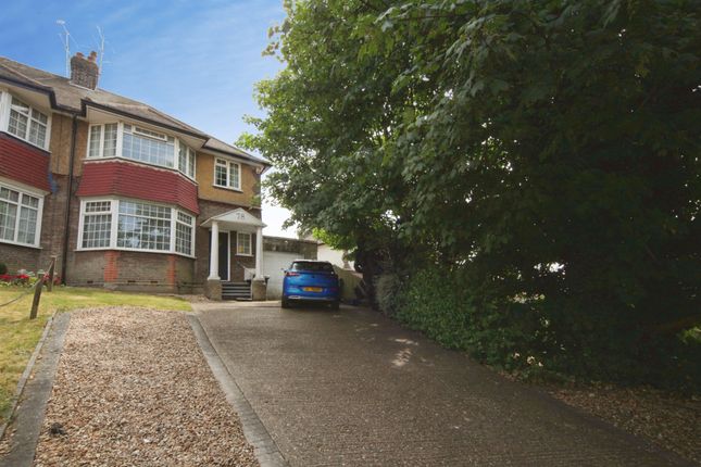 3 bed property, in Crawley Green Road, £450,000