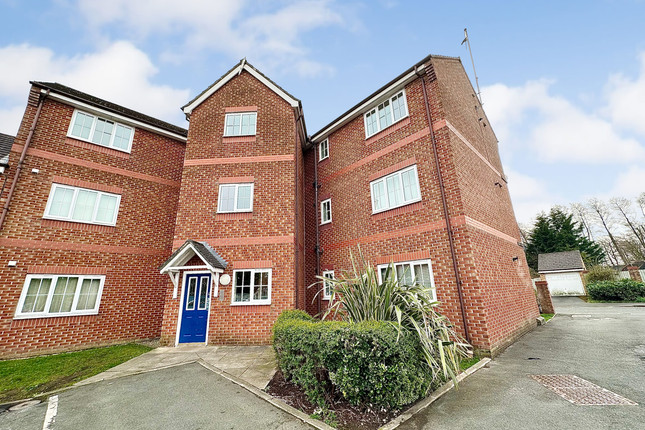 2 bed property, in Royal Drive, £125,000