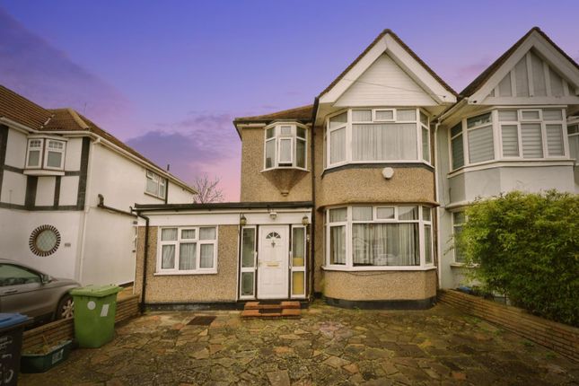 4 bed property, in Valley Drive, £699,950