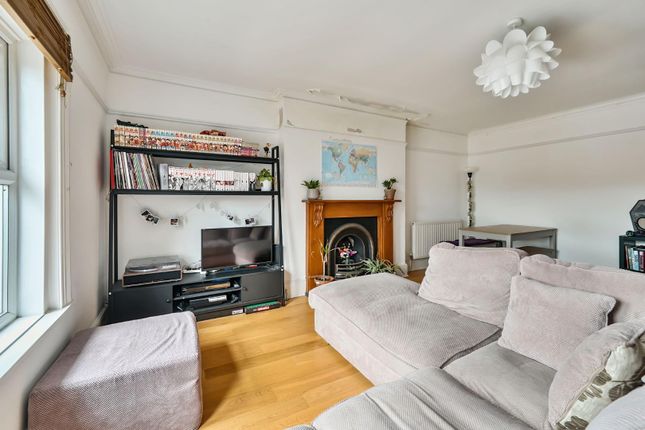 3 bed property, in Lennox Road South, £250,000