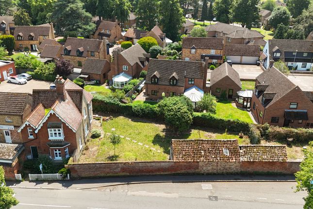4 bed property, in High Street, £650,000