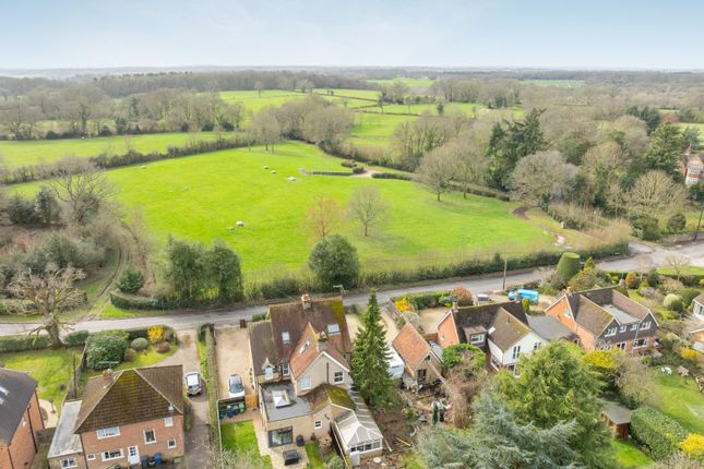 4 bed property, in Honor End Lane, £800,000