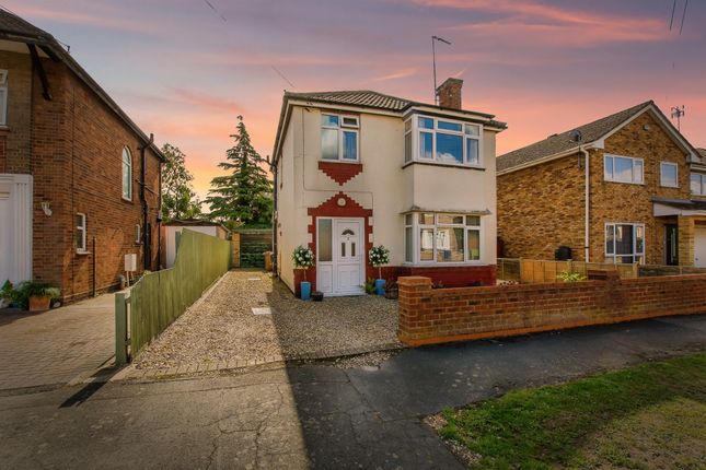 3 bed property, in Third Avenue, £230,000