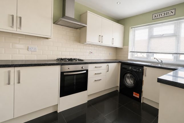 3 bed property, in St. Lukes Close, £110,000
