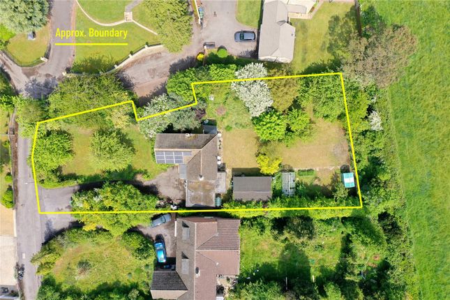 4 bed property, in Paven Close, £599,950