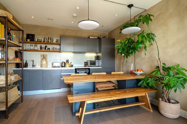 1 bed property, in 21 Chamberlayne Road, £475,000