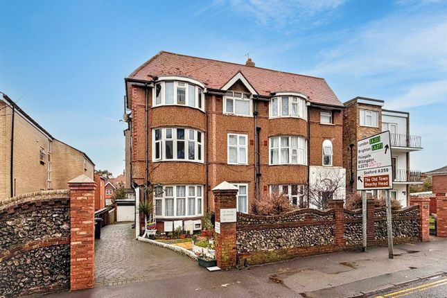 2 bed property, in Upperton Road, £165,000