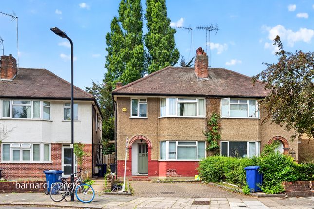 1 bed property, in Connell Crescent, £299,950