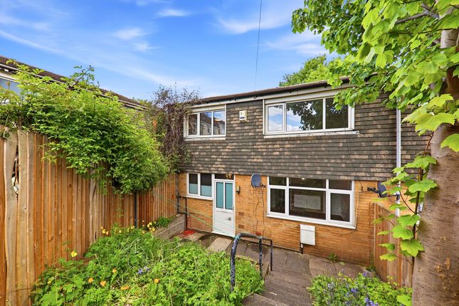 3 bed property, in Oatland Gardens, £180,000