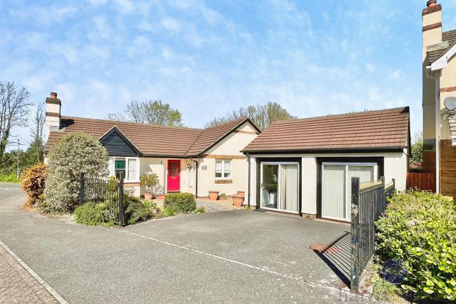 3 bed property, in Halletts Way, £345,000