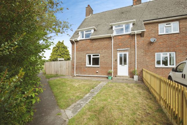 4 bed property, in Northbrook Close, £300,000