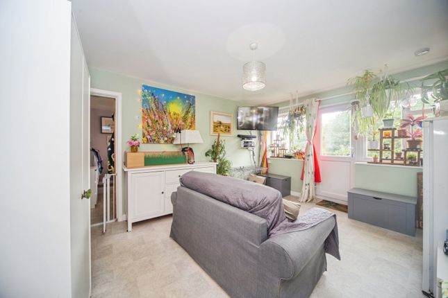 1 bed property, in Coxford Road, £100,000