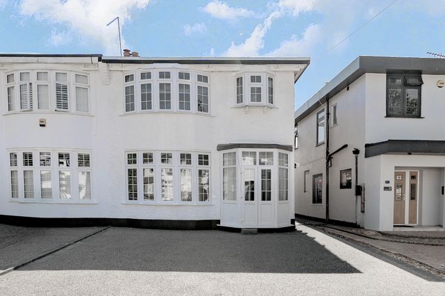 3 bed property, in Park Crescent EN2, £599,995