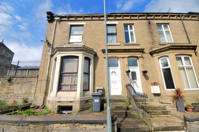 5 bed property, in Water Street, £250,000