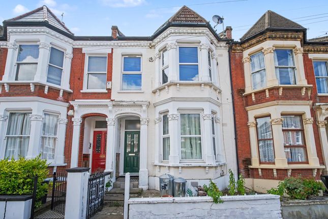 1 bed property, in Fernside Road, £320,000