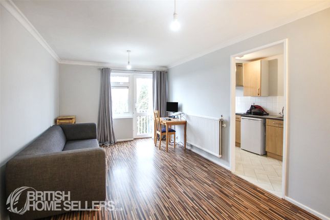 1 bed property, in Fox Road, £182,000