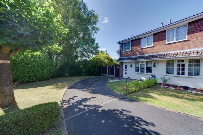 2 bed property, in Isis Close, £259,950