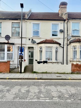 3 bed property, in Cecil Road, £525,000