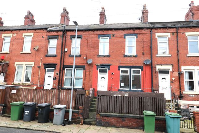 2 bed property, in 37 Longroyd Place, £94,000