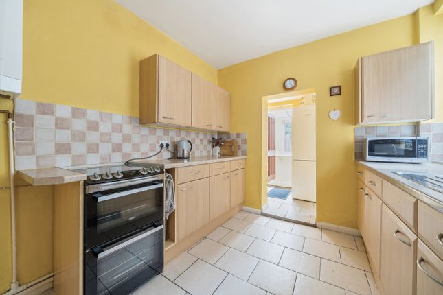 2 bed property, in Main Road, £390,000