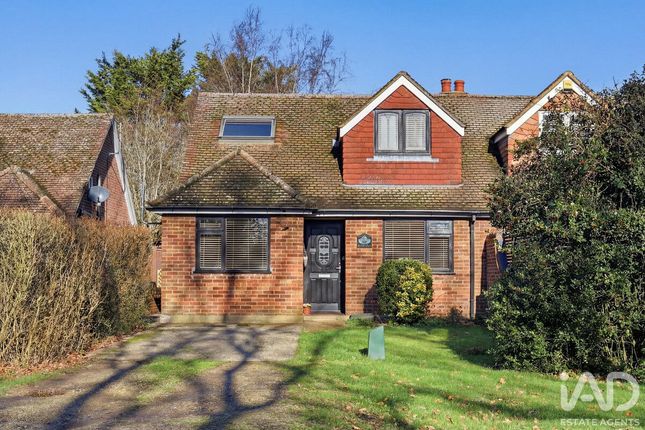 3 bed property, in Hook End Road, £550,000