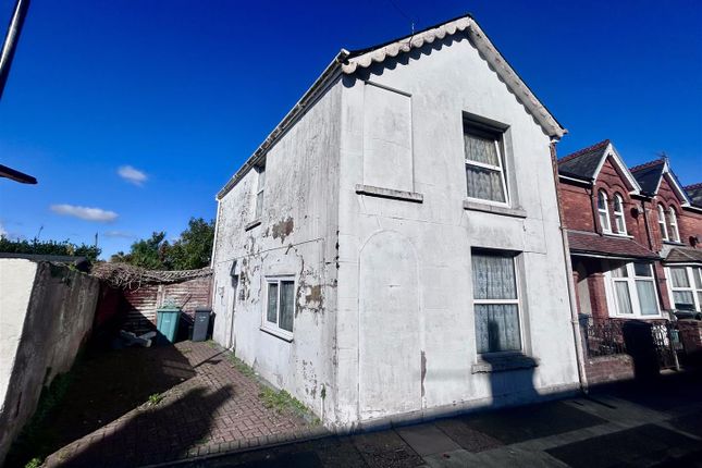 3 bed property, in Lugley Street, £165,000