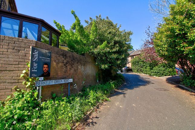 1 bed property, in Berkeley Green Road, £190,000