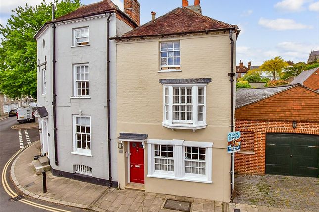 4 bed property, in Tarrant Street, £800,000