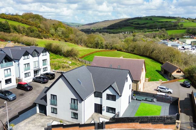 4 bed property, in Abergarw Meadow, £775,000