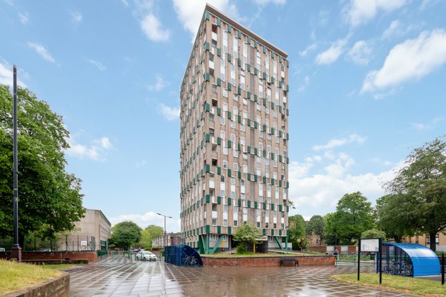 2 bed property, in Mace Street, £144,000