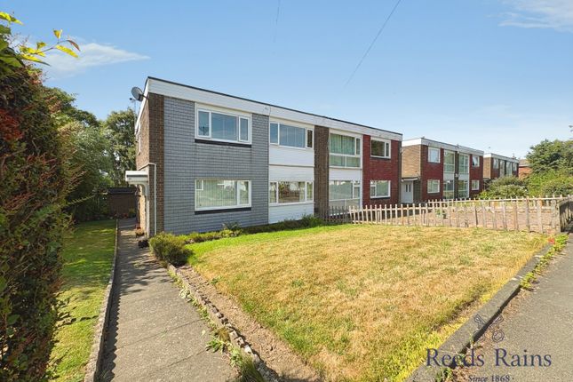 2 bed property, in Denham Walk, £115,000