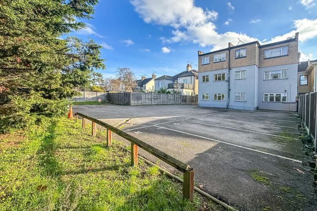 1 bed property, in Lancaster Gardens, £110,000