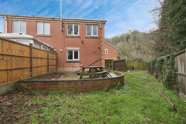 2 bed property, in Windmill View, £190,000