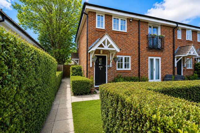 2 bed property, in Minister Court, £350,000