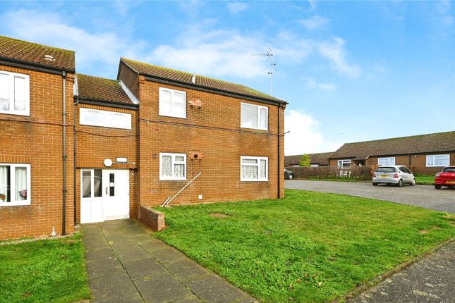 1 bed property, in Elizabeth Close, £100,000
