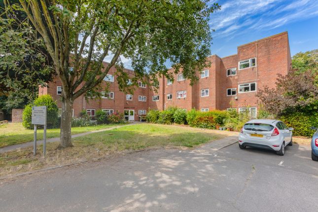 1 bed property, in St. Pancras Gardens, £210,000