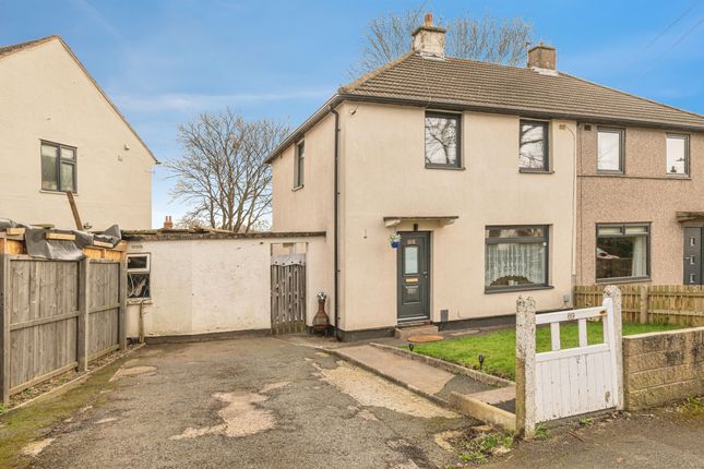 2 bed property, in Daw Royds, £170,000