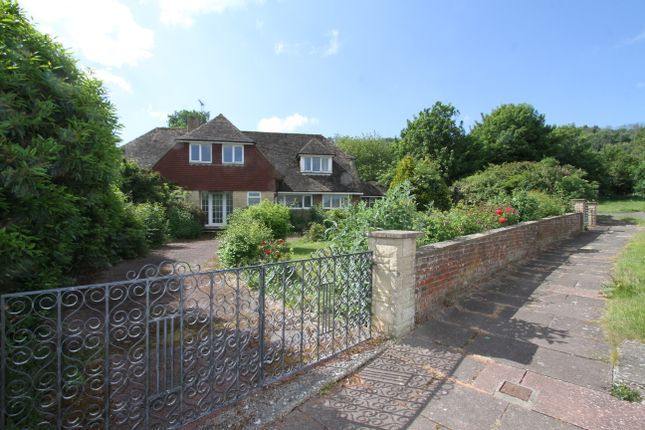 4 bed property, in Fairway Close, £1,150,000