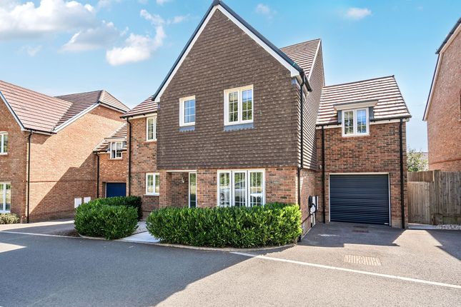 5 bed property, in Saunders Way, £675,000