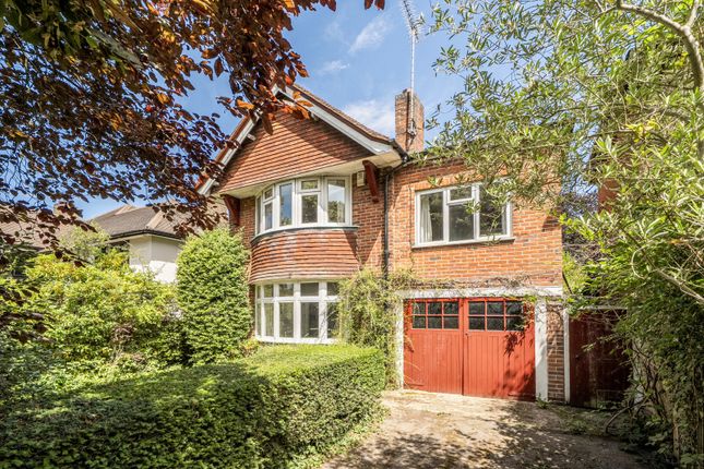 4 bed property, in Northcourt Avenue, £750,000