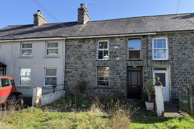 4 bed property, in Cwrtnewydd, £100,000