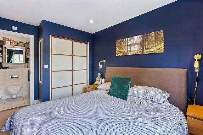 3 bed property, in Ambleside Avenue, £550,000