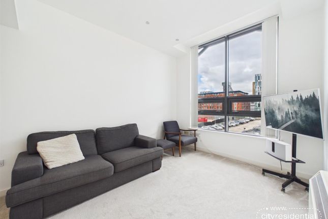 1 bed property, in 40 Pall Mall, £120,000