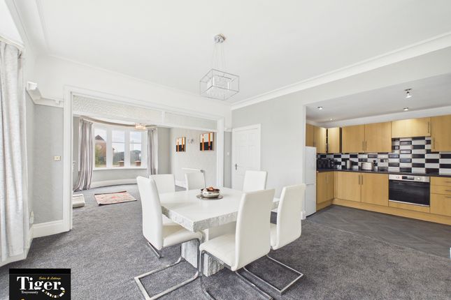 3 bed property, in Squires Gate Lane, £265,000