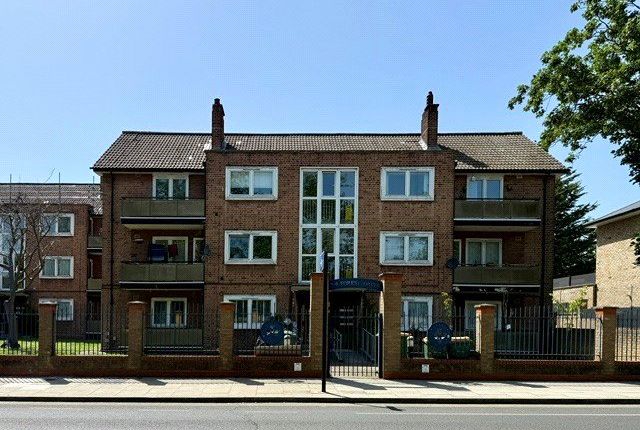 2 bed property, in Forest Drive, £315,000